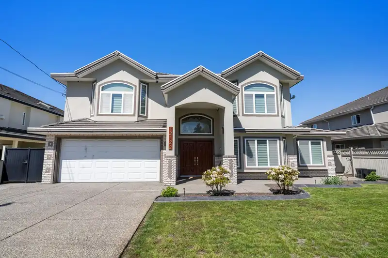 13125 73 AVENUE - photo 1 of 40