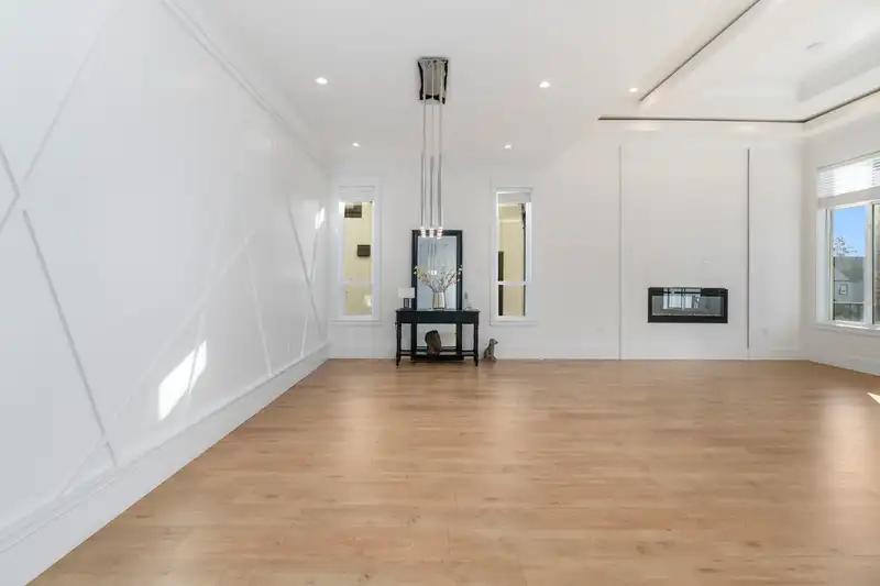7756 155 STREET - photo 3 of 40
