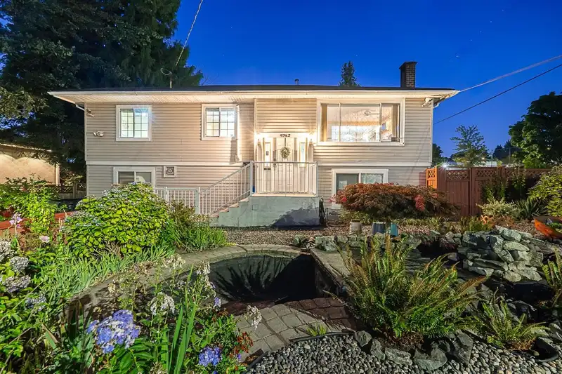 9762 116 STREET - photo 2 of 39