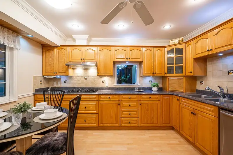 9762 116 STREET - photo 4 of 39