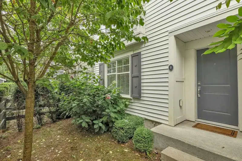 8 10433 158 STREET - photo 2 of 40