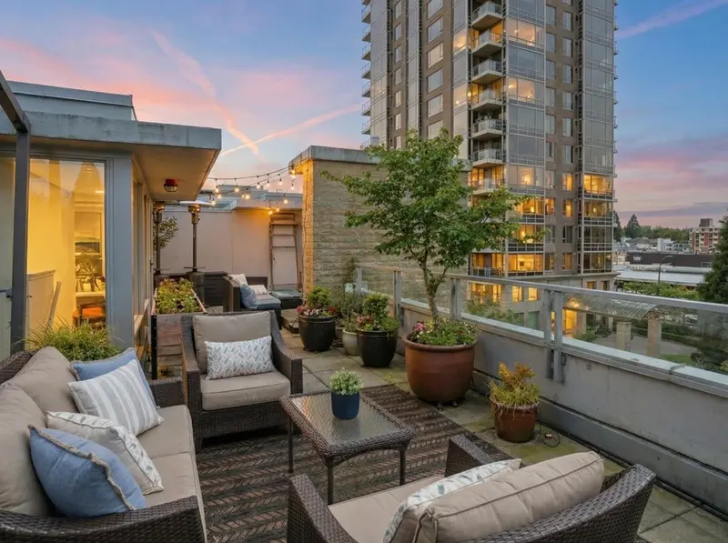 1576 W 8 STREET - photo 3 of 25