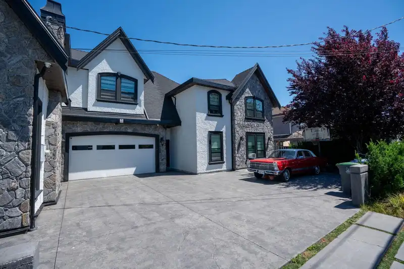 8866 134B STREET - photo 2 of 34