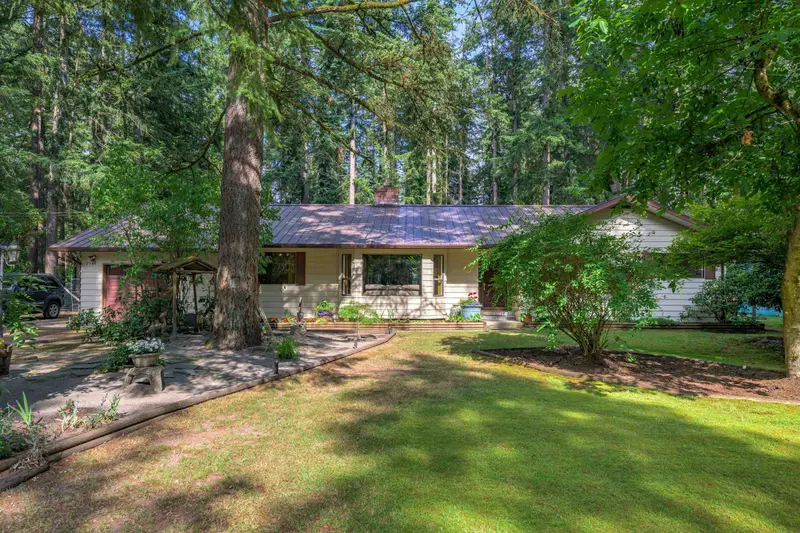 2546 200 STREET - photo 2 of 25