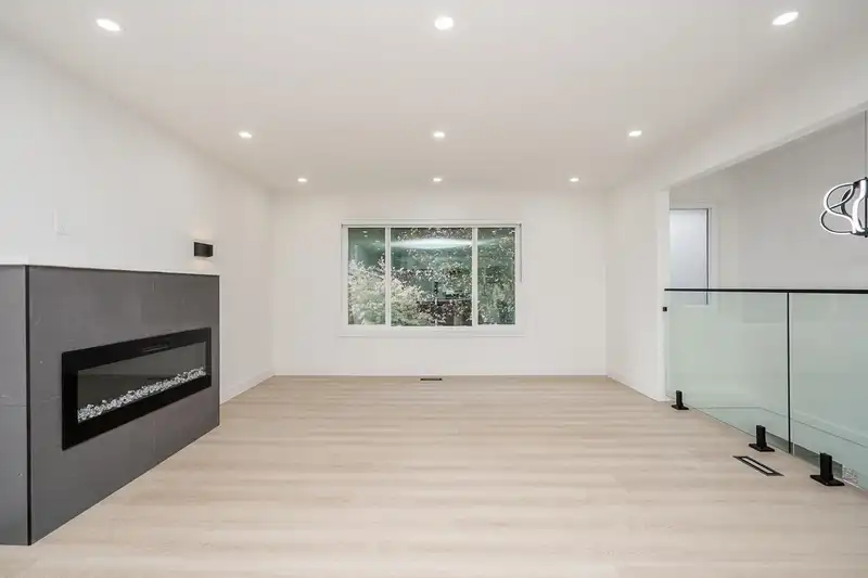 6738 128B STREET - photo 4 of 25