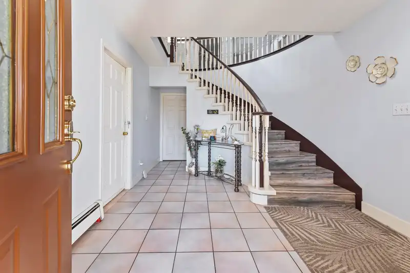 13505 84 AVENUE - photo 4 of 30