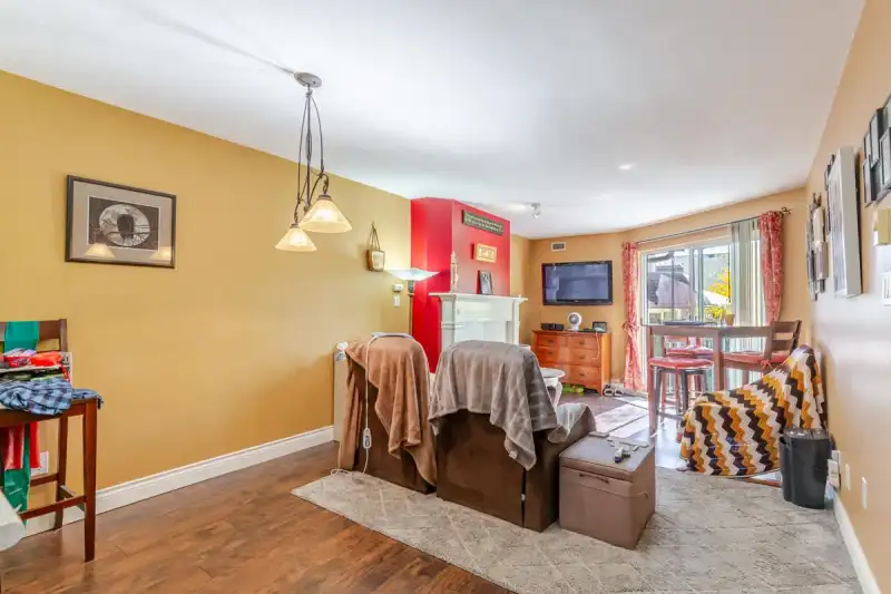 318 15110 108 AVENUE - photo 1 of 26