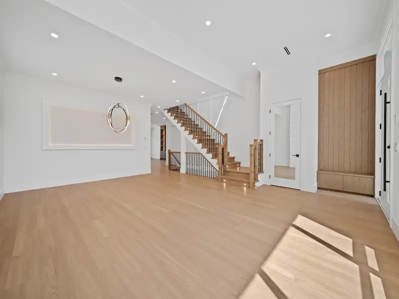 13851 114 AVENUE - photo 4 of 36
