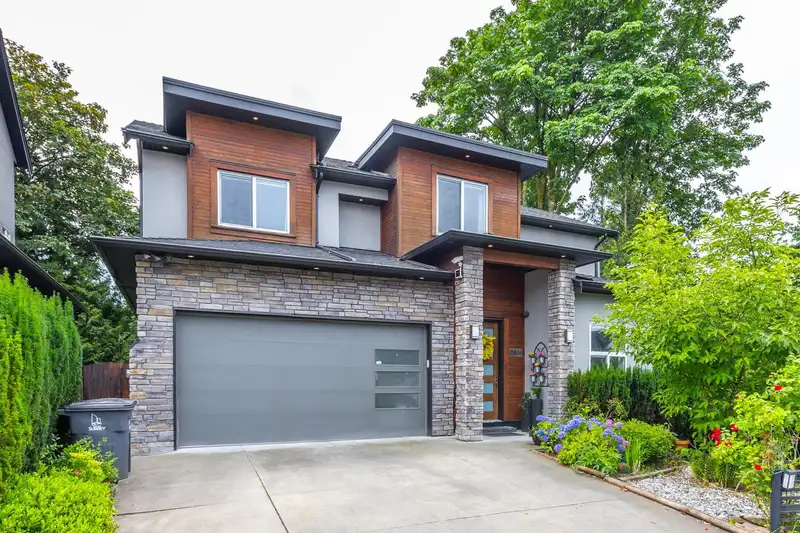 15836 105A AVENUE - photo 1 of 35