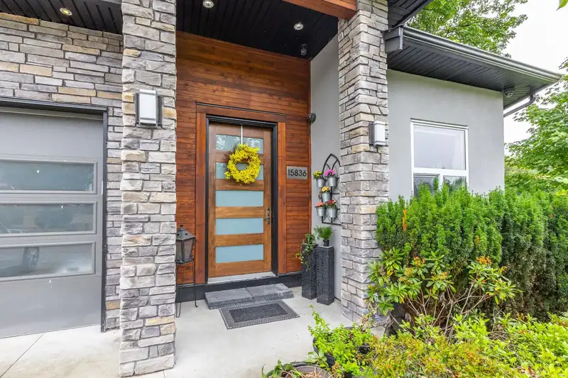15836 105A AVENUE - photo 3 of 35