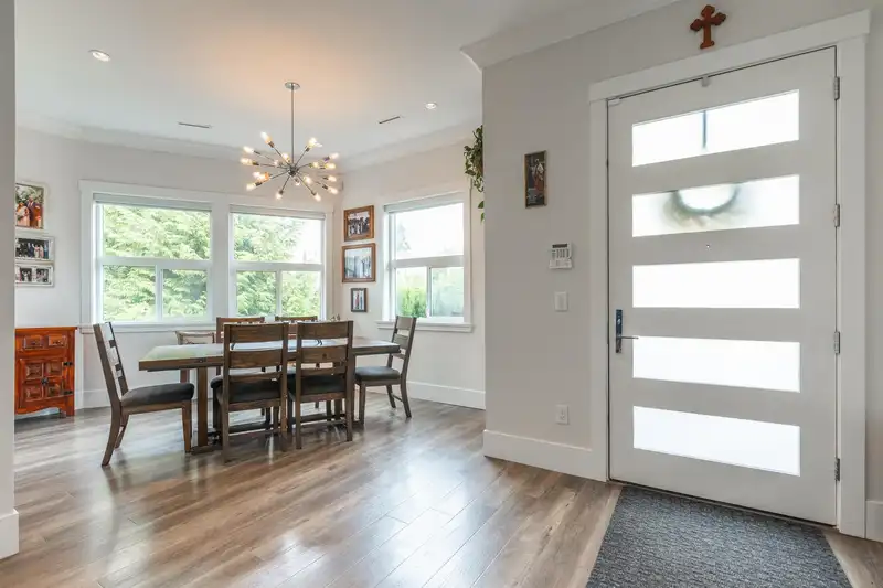 15836 105A AVENUE - photo 4 of 35
