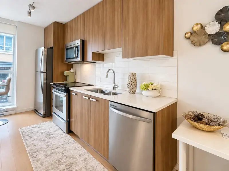 209 13325 102A AVENUE - photo 4 of 22