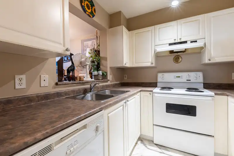 427 9979 140 STREET - photo 2 of 16