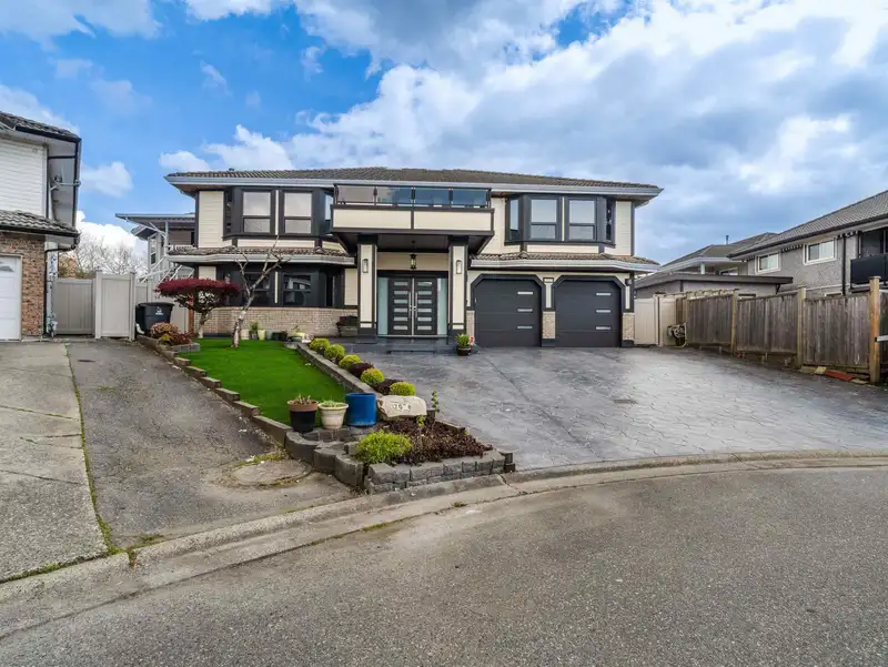 7078 126A STREET - photo 1 of 25