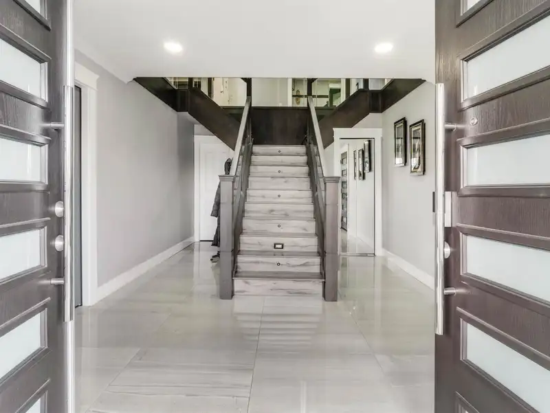 7078 126A STREET - photo 2 of 25