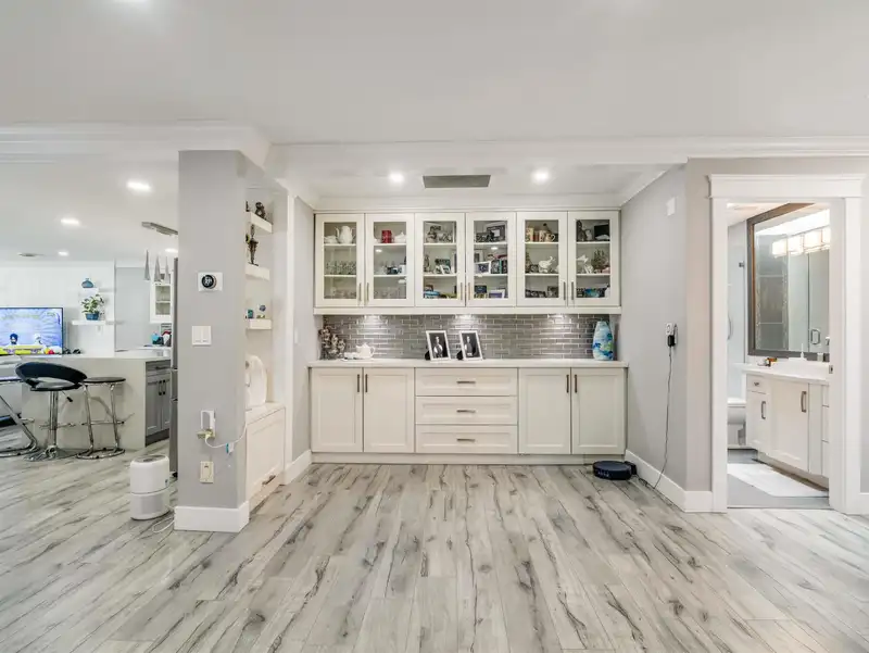 7078 126A STREET - photo 3 of 25