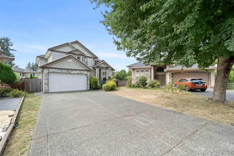 15648 83A AVENUE - photo 2 of 25