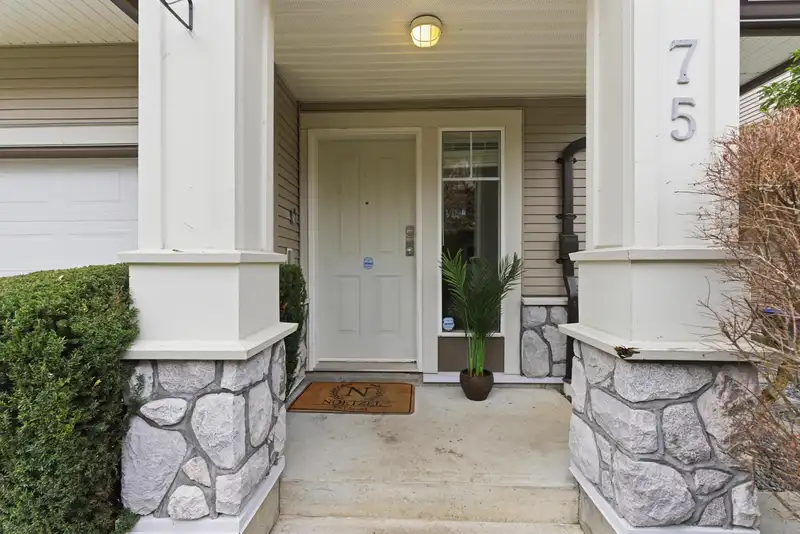 75 18221 68 AVENUE - photo 2 of 31