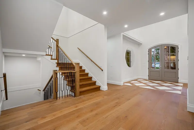 2533 141 STREET - photo 3 of 25