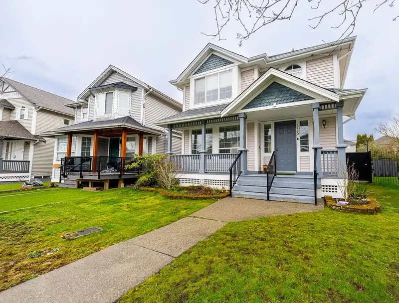 6470 185A STREET - photo 2 of 35