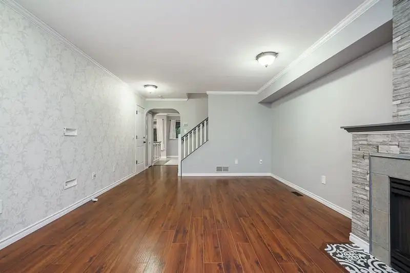 23 18883 65 AVENUE - photo 4 of 38
