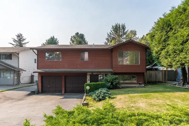17236 62 AVENUE - photo 1 of 21