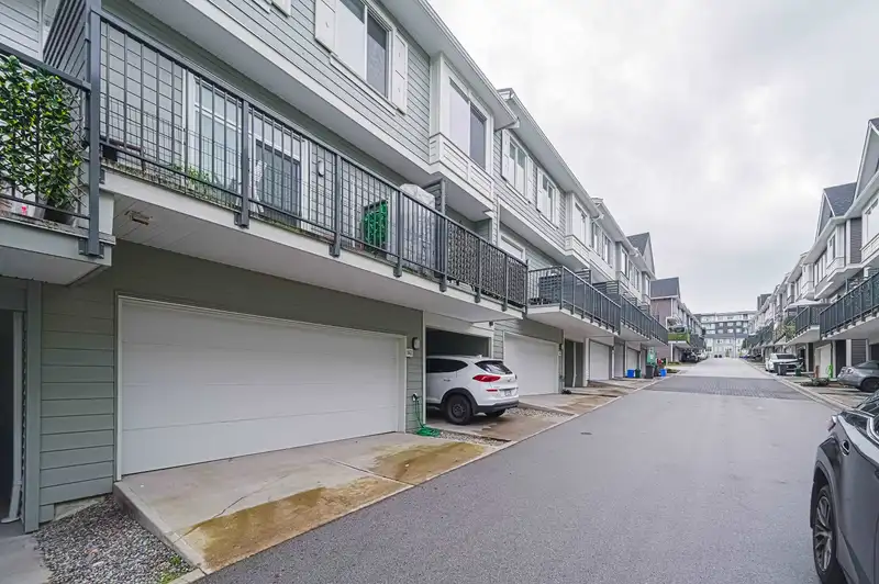 142 8168 136A STREET - photo 3 of 29
