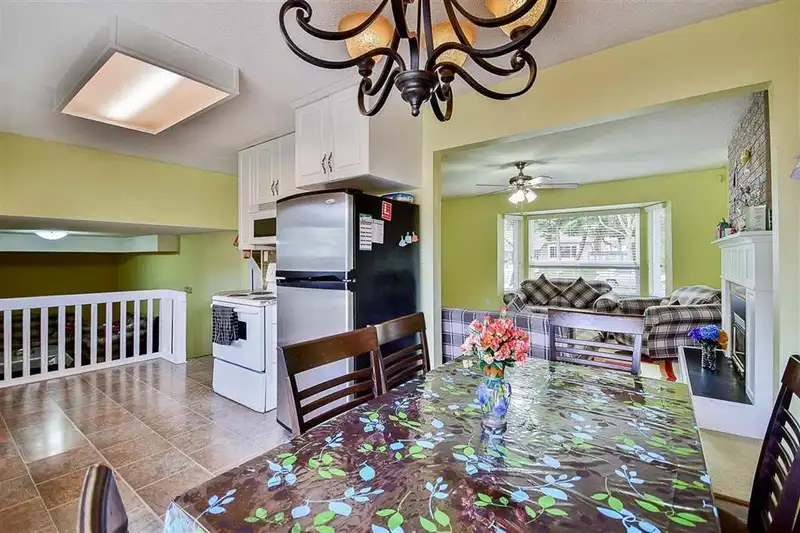 14518 85A AVENUE - photo 3 of 12