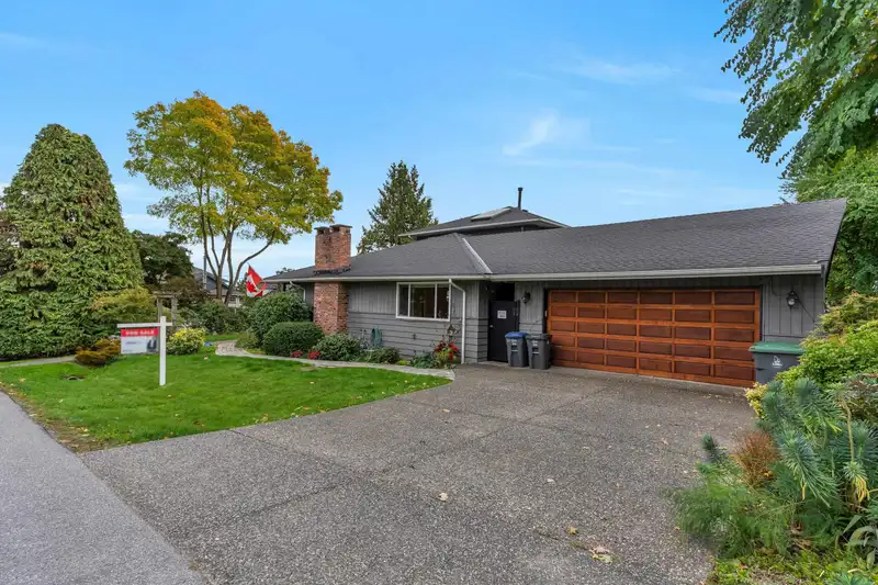 6851 150 STREET - photo 2 of 40