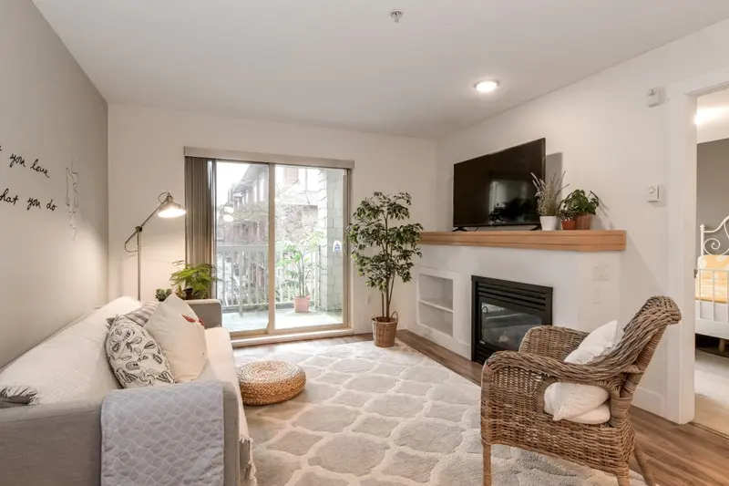 205 6500 194 STREET - photo 4 of 25