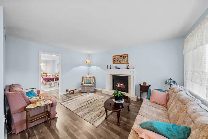 8987 157 STREET - photo 3 of 23