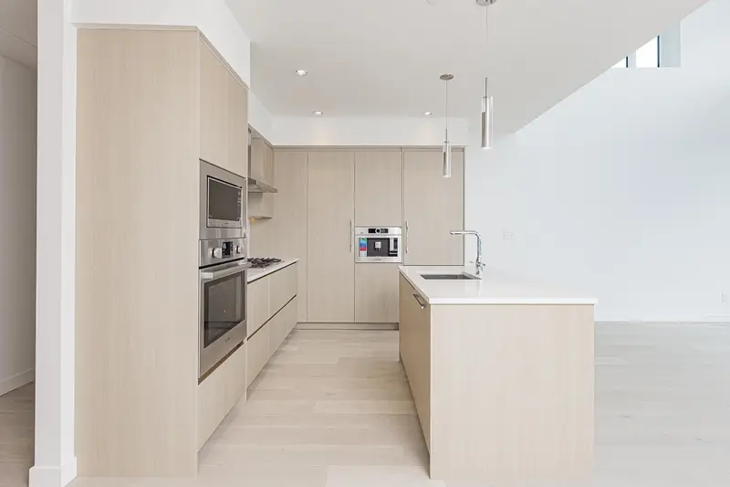 4907 4730 LOUGHEED HIGHWAY - photo 2 of 23