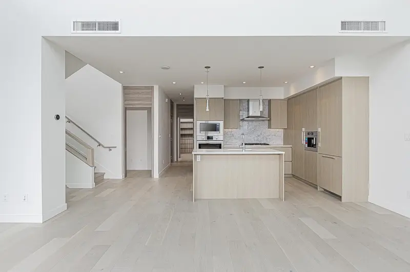 4907 4730 LOUGHEED HIGHWAY - photo 3 of 23