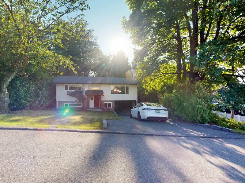 11529 140A STREET - photo 2 of 40
