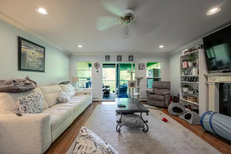 13747 115 AVENUE - photo 4 of 27
