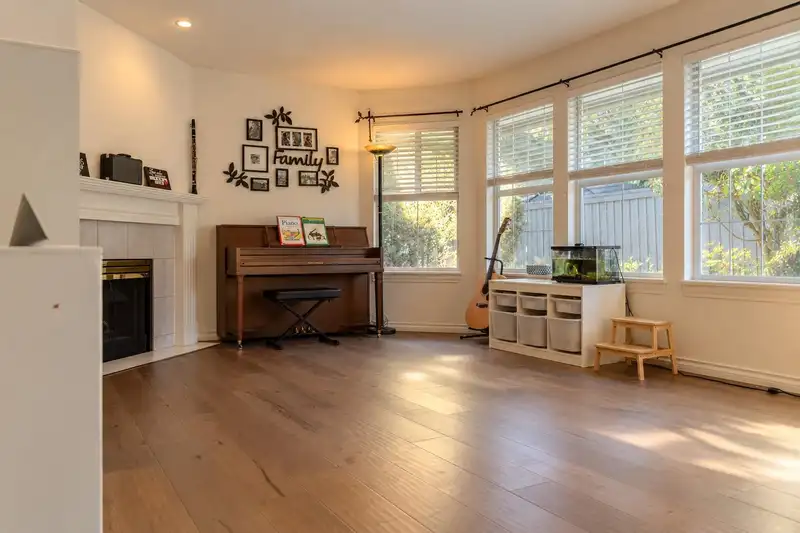 17 15860 82 AVENUE - photo 3 of 25