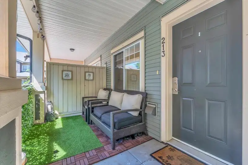 213 13958 108 AVENUE - photo 1 of 24