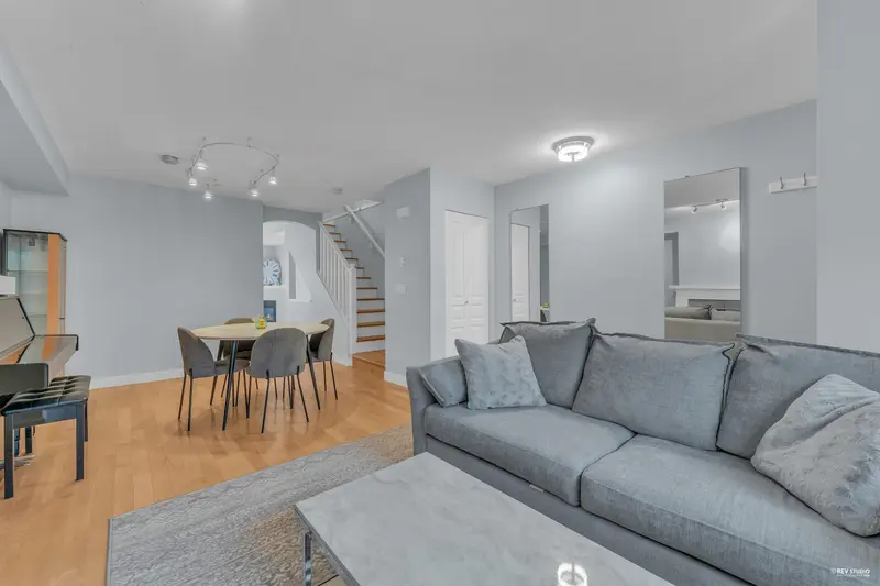 156 3288 NOEL DRIVE - photo 4 of 25