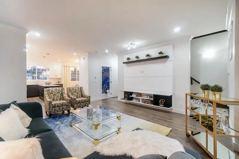 54 13898 64 AVENUE - photo 4 of 12