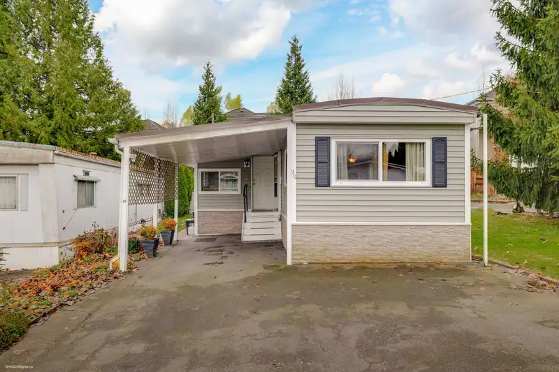 39 6280 KING GEORGE BOULEVARD - photo 1 of 21