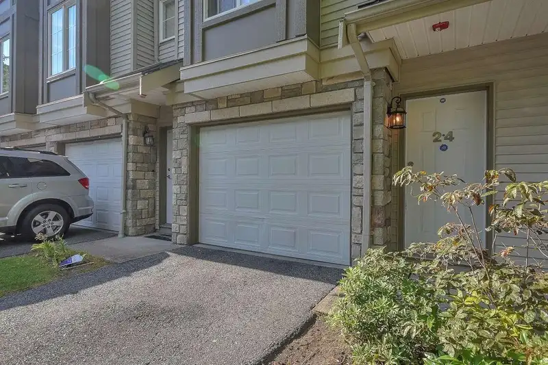 24 14855 100 AVENUE - photo 2 of 22