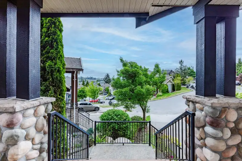 14650 61A AVENUE - photo 3 of 39