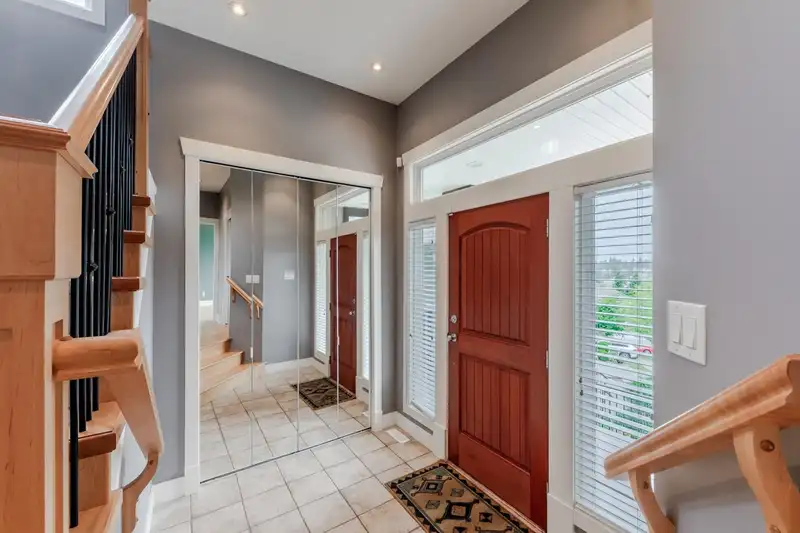 14650 61A AVENUE - photo 4 of 39