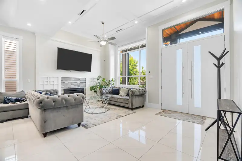 6647 121A STREET - photo 3 of 38