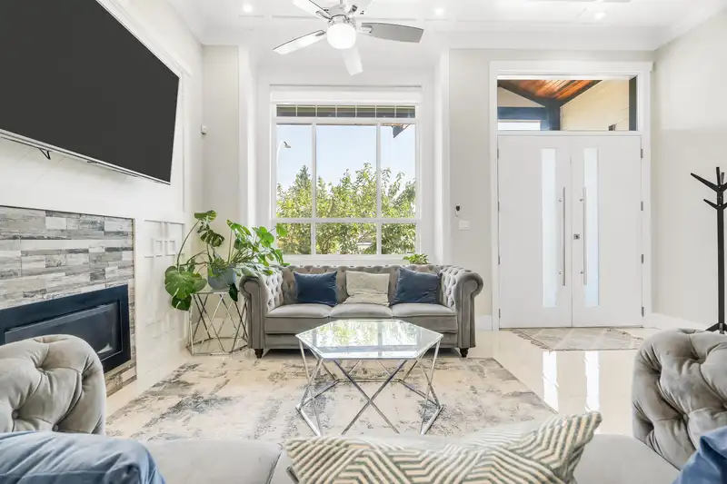6647 121A STREET - photo 4 of 38
