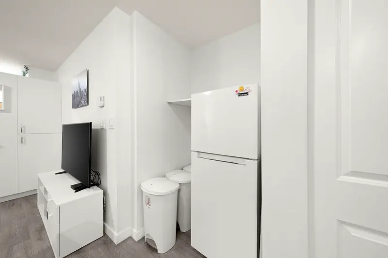 1603 2289 YUKON CRESCENT - photo 4 of 24