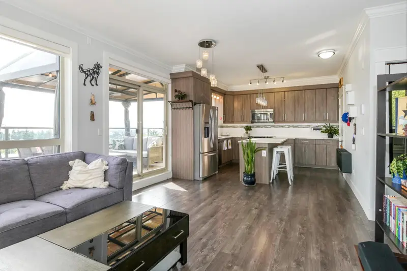 503 19228 64 AVENUE - photo 1 of 25