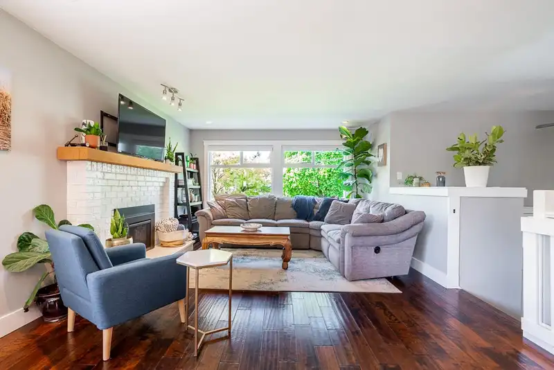 14205 MELROSE DRIVE - photo 3 of 40