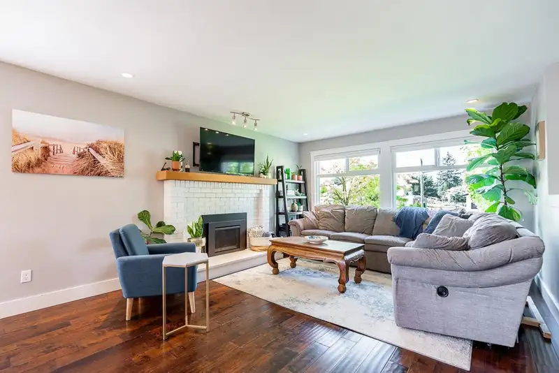 14205 MELROSE DRIVE - photo 4 of 40
