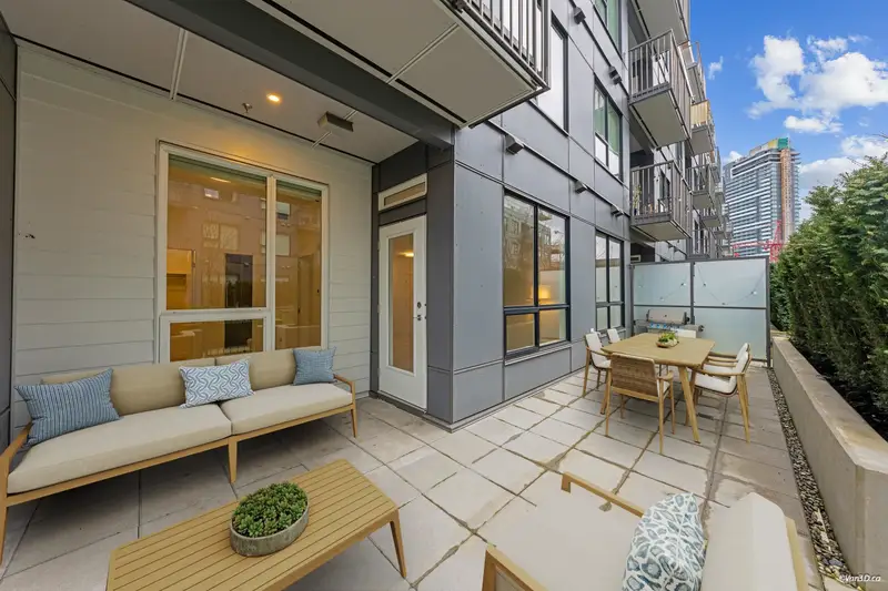 102 645 COMO LAKE AVENUE - photo 1 of 25